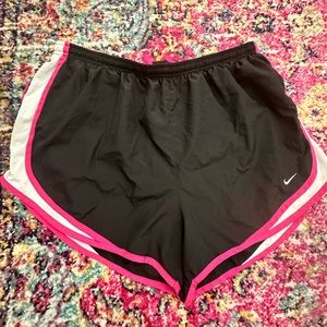 Nike Women’s Tempo Brief-Lined Running Shorts in Black/ Pink, Size: XL